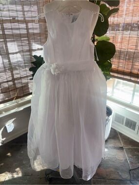 White Sleeveless Tulle Flower-Sash Dress for Girls NWOT